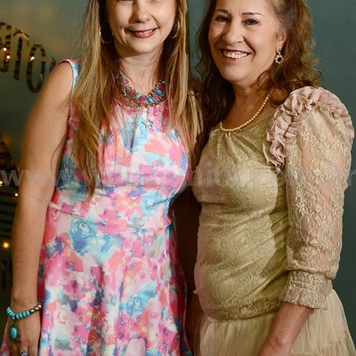 Regina e Maria Betania França